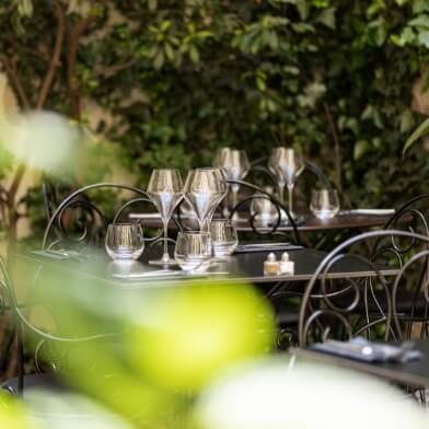Drwine bar à vin dijon gastronomie patio cour intérieur terrasse verre